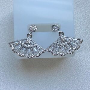 Elegant Silver Fan-Shaped Earrings